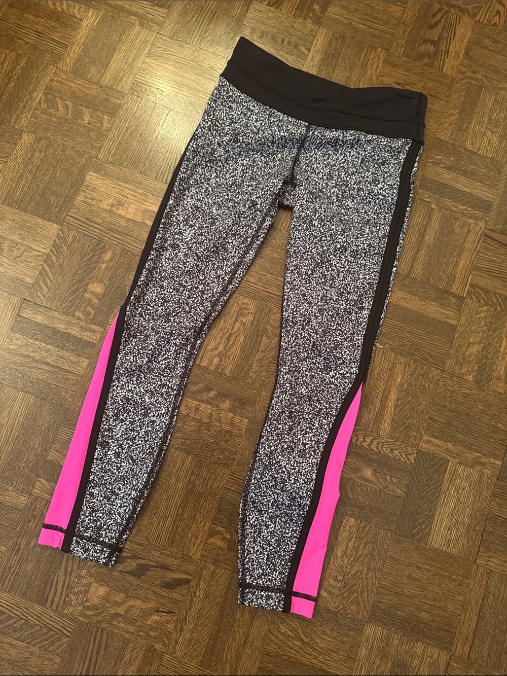 Lululemon Leggings Pace Tight Black & White Neon Pink Side Panels size 2